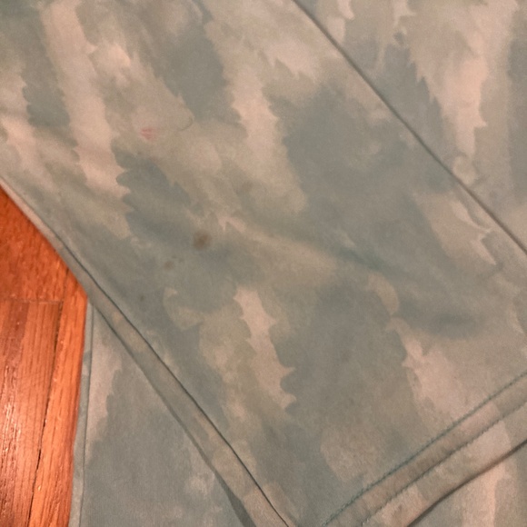 W's Patagonia Sun Shirt Hoodie - Picture 3 of 7